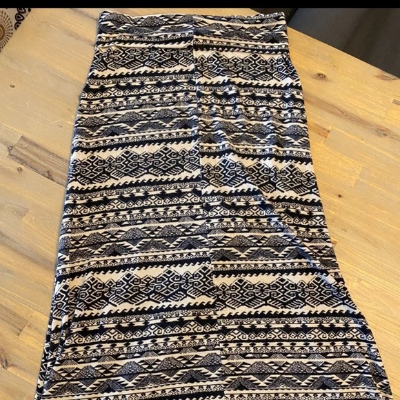 American Rag long skirt, tan color w black design. - Picture 3 of 6